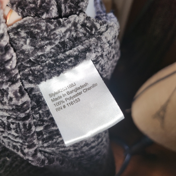 Softest sweater ever - Picture 7 of 8